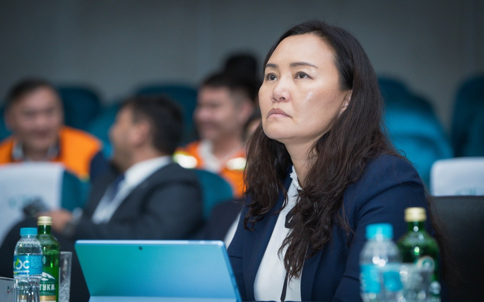 “Эрдэнэс Оюутолгой“-н Гүйцэтгэх захирал Э.Ганхүүг суллан, хилийн хориг тавьжээ